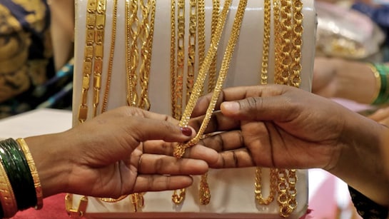 Gold Price Today: दुनिया भर में लगातार महंगा हो रहा सोना, जानें आज देश में 10 ग्राम सोने का रेट