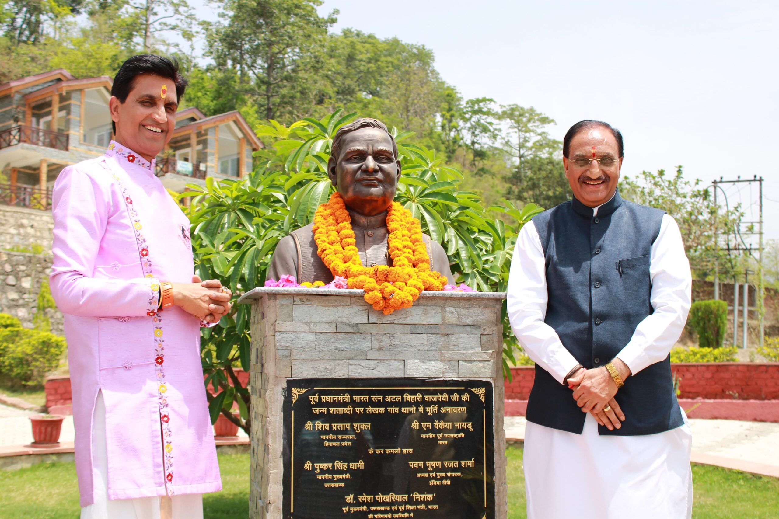 सुमित्रानंदन पंत जयंती पर लेखक गांव में साहित्य और संस्कृति का भव्य आयोजन