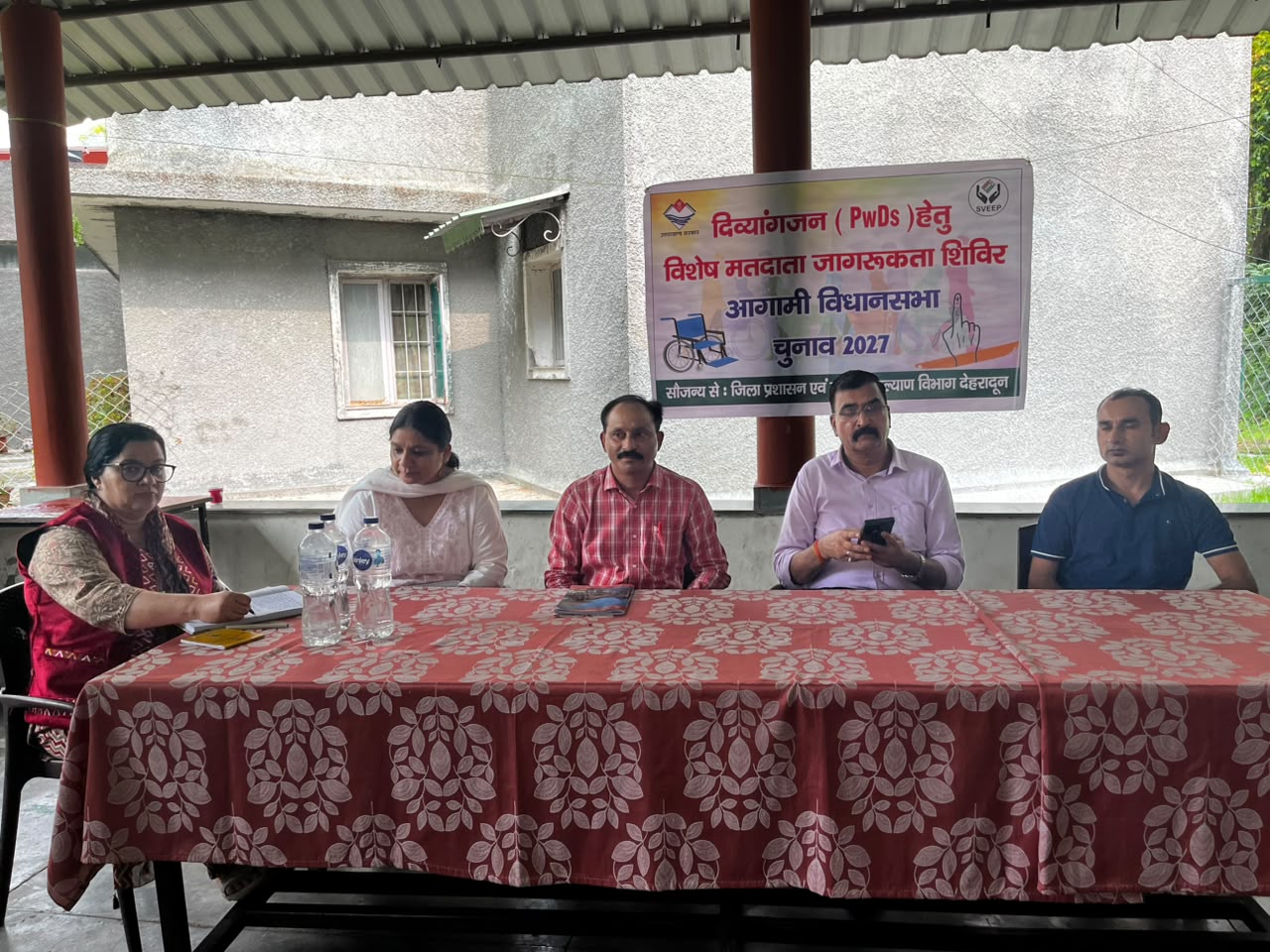 दिव्यांगजनों को मतदान के प्रति किया जागरूक, शत-प्रतिशत मतदान का आह्वान*
