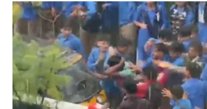 देहरादून के सहस्रधारा रोड पर छात्रों के गुटों में बवाल, तलवार-ईंट-पत्थर से हमला करने पहुंचे युवक